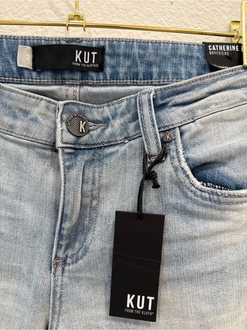 KUT From The Kloth Catherine Boyfriend Jeans Embroidered Distressed Crop NWT - Picture 4 of 5